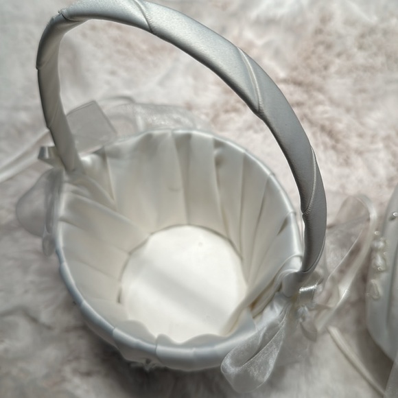 Bridal baskets in ivory satin with pearls and bows - Picture 4 of 11